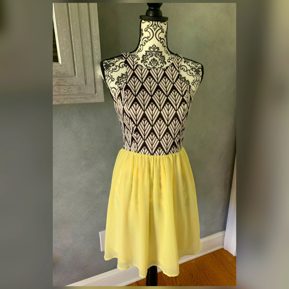 Lulus Yellow Mini Dress with Geo Print in XS